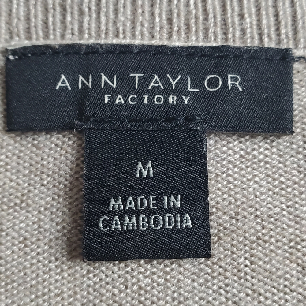 Ann Taylor Women's Top, Beige (Size M) - Picture 4 of 7